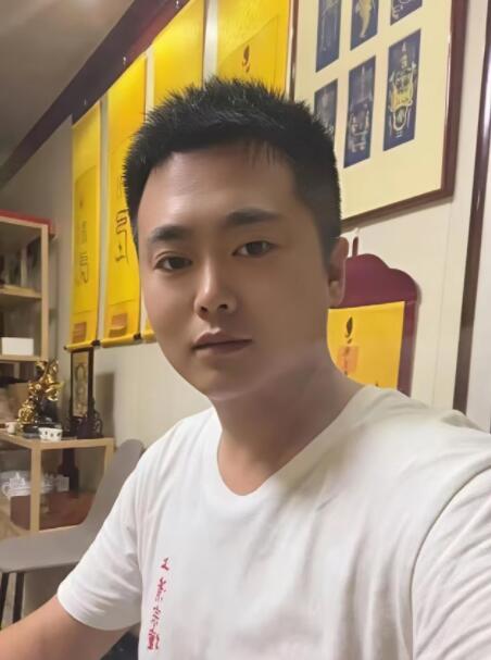李铭潇