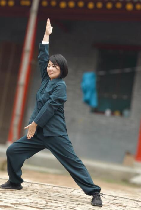 朱霞